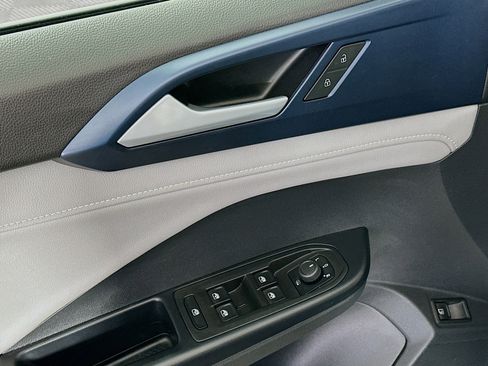 Used 2024 Volkswagen Taos SE image 15