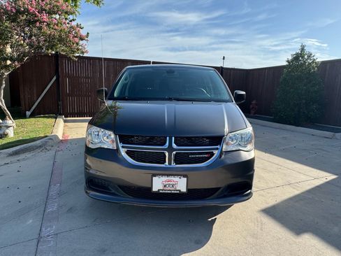 Used 2019 Dodge Grand Caravan SE w/ UConnect Hands-Free Group FWD image 1