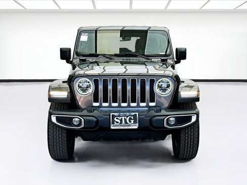 Used 2018 Jeep Wrangler Unlimited Sahara AWD/4WD image 2
