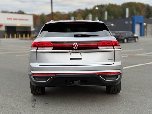 Used 2025 Volkswagen Atlas Cross Sport SE image 5