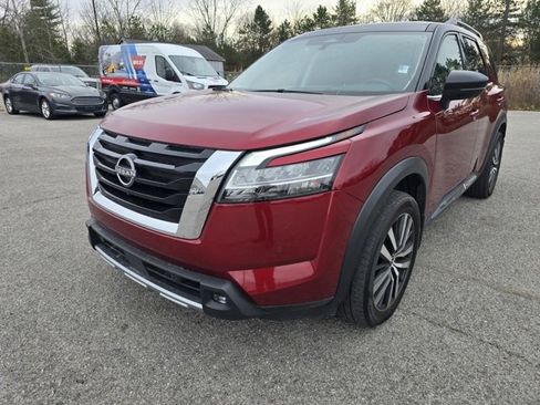 Used 2022 Nissan Pathfinder Platinum image 7