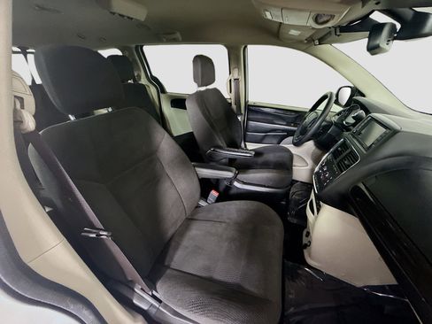 Used 2019 Dodge Grand Caravan SE image 25