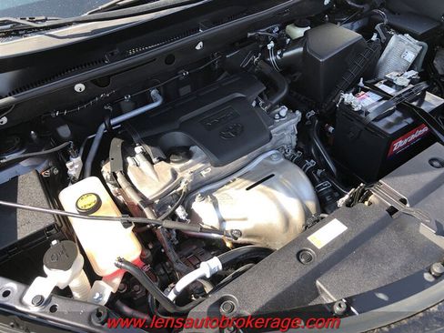 Used 2018 Toyota RAV4 Limited FWD image 25