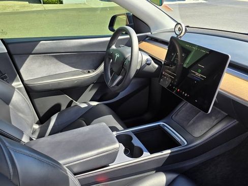 Used 2022 Tesla Model Y Performance AWD/4WD image 12
