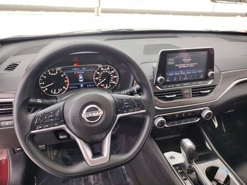 Used 2024 Nissan Altima 2.5 SV image 27
