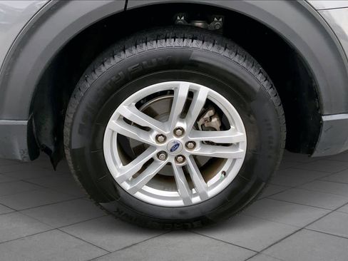 Certified 2022 Ford Explorer XLT w/ Equipment Group 202A image 9