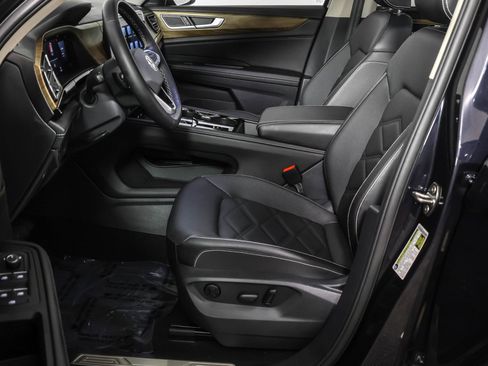 Used 2025 Volkswagen Atlas SE w/ Black Wheel Package image 22