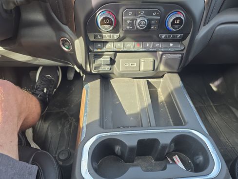 Used 2021 Chevrolet Silverado 1500 High Country w/ Technology Package image 26