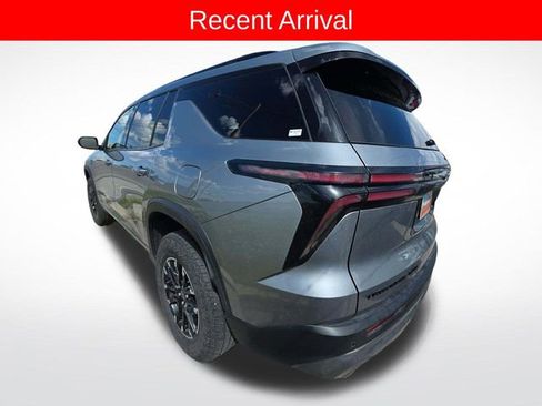 Used 2025 Chevrolet Traverse Z71 image 4