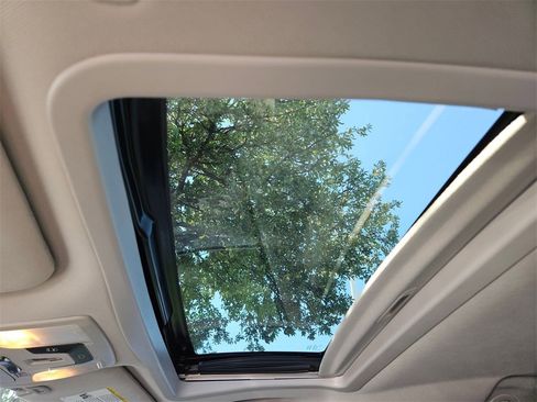 Used 2020 Toyota Sienna XLE image 17