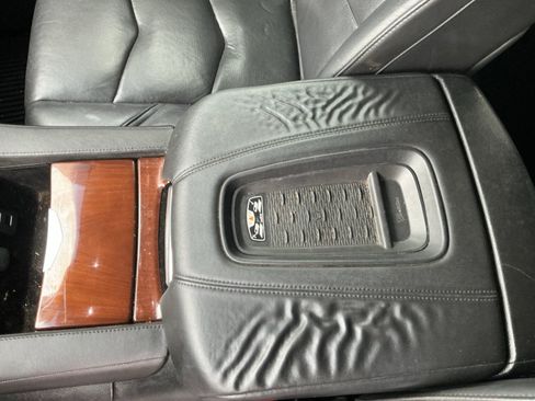 Used 2017 Cadillac Escalade Premium Luxury RWD image 11