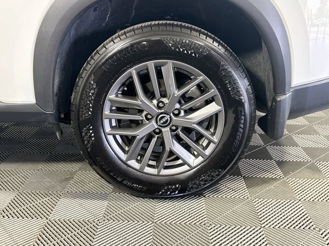 Used 2025 Nissan Rogue S FWD image 27