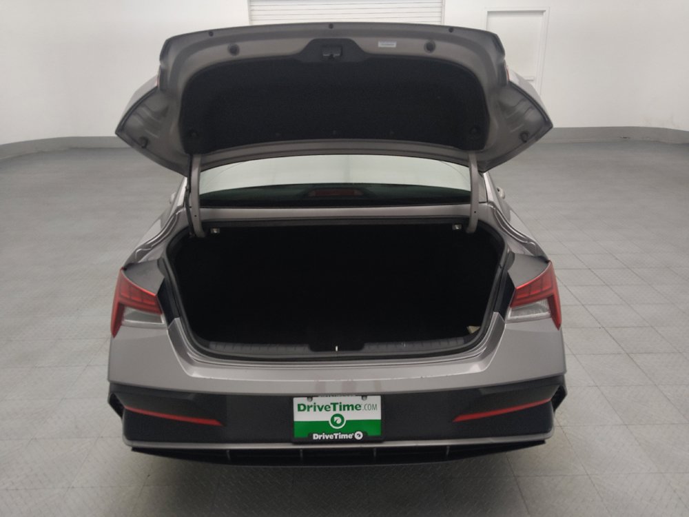 Used 2025 Hyundai Elantra SEL FWD image 29