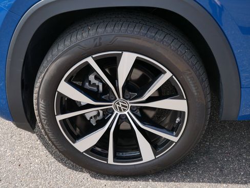 Certified 2025 Volkswagen Atlas SEL Premium R-Line AWD/4WD image 15