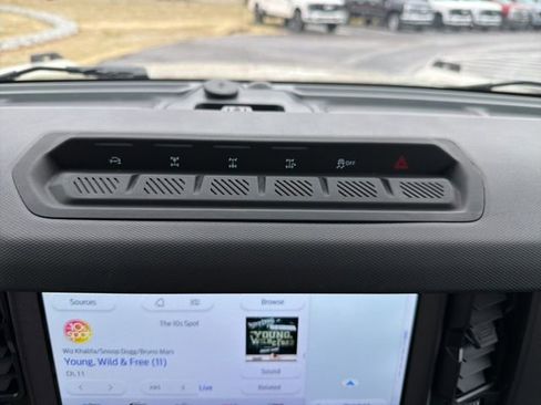 Used 2025 Ford Bronco Badlands image 27