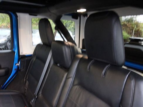 Used 2021 Jeep Wrangler Unlimited Sahara image 28