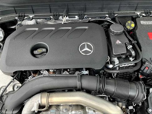 Used 2025 Mercedes-Benz GLB 250 image 17