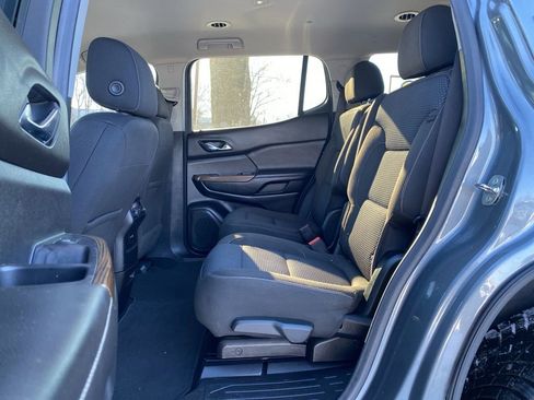 Used 2020 GMC Acadia SLE image 13