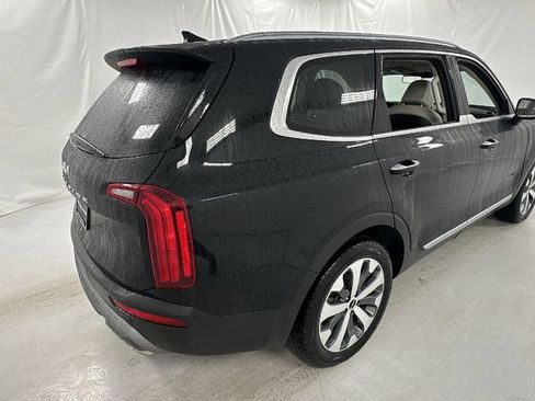 Used 2022 Kia Telluride S image 3