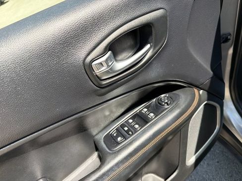 Used 2018 Jeep Compass Limited w/ Navigation Group AWD/4WD image 13