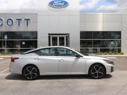Used 2024 Nissan Altima 2.5 SR FWD image 15