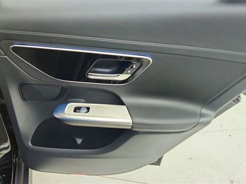 Used 2025 Mercedes-Benz GLC 350e GLC 350e image 28