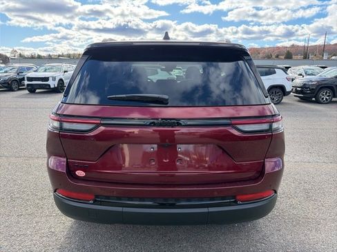 New 2025 Jeep Grand Cherokee 4WD image 4