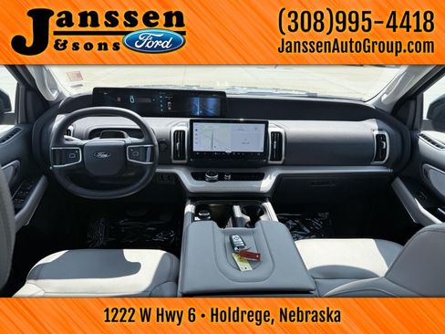 Used 2025 Ford Expedition Active AWD/4WD image 29