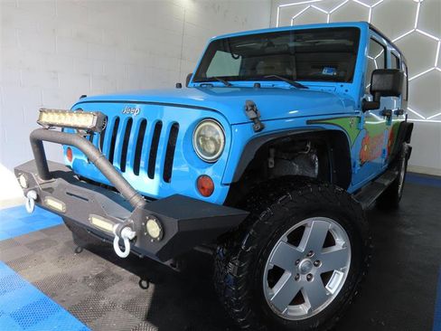 Used 2012 Jeep Wrangler Unlimited Sahara w/ Connectivity Group AWD/4WD image 9