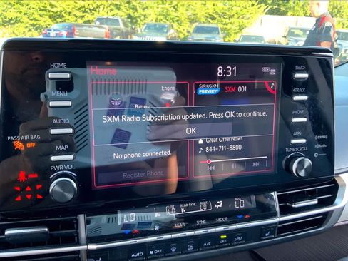 Used 2021 Toyota Sienna XLE FWD image 32