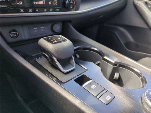 Used 2024 Nissan Rogue SV image 14