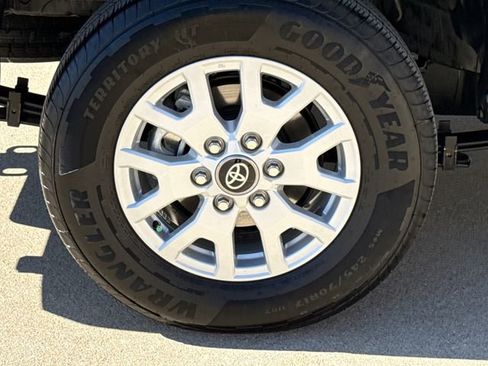 Used 2025 Toyota Tacoma SR image 9