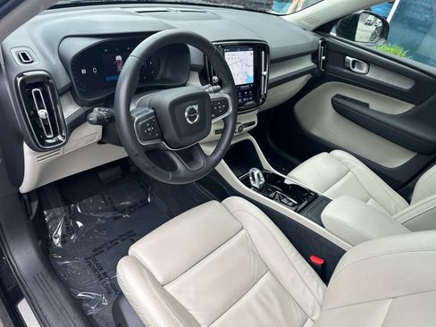 Used 2023 Volvo XC40 B5 Plus w/ Protection Package Premier AWD/4WD image 12