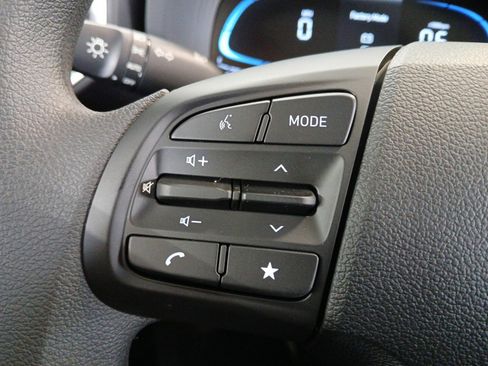 New 2025 Hyundai Venue SEL image 31