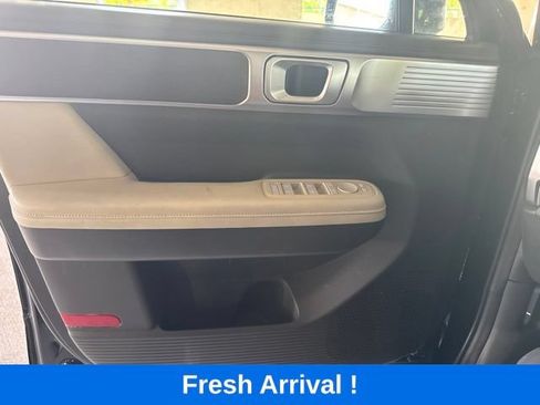 Used 2025 Hyundai Santa Fe SEL FWD image 12