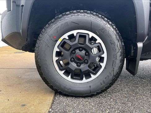 New 2025 Toyota Tacoma TRD Off-Road image 15