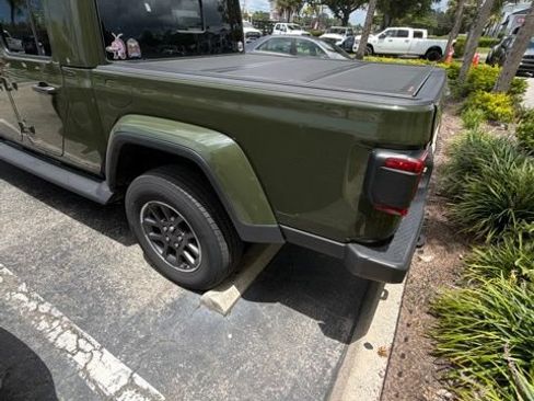 Used 2022 Jeep Gladiator Overland w/ LED Lighting Group AWD/4WD image 4