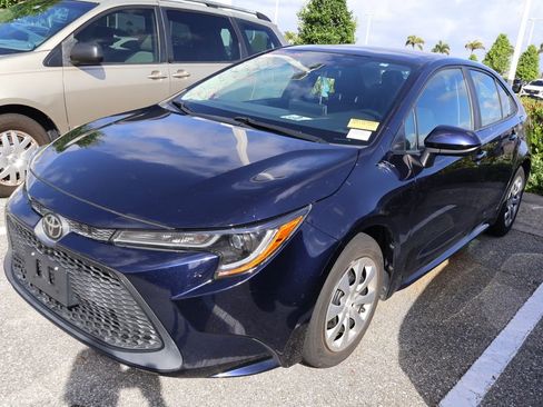 Used 2020 Toyota Corolla LE FWD image 2