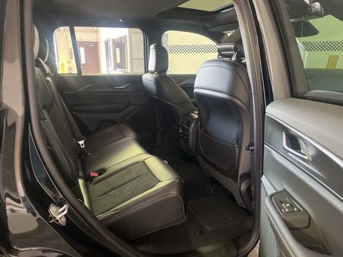 New 2025 Jeep Grand Cherokee Altitude image 26