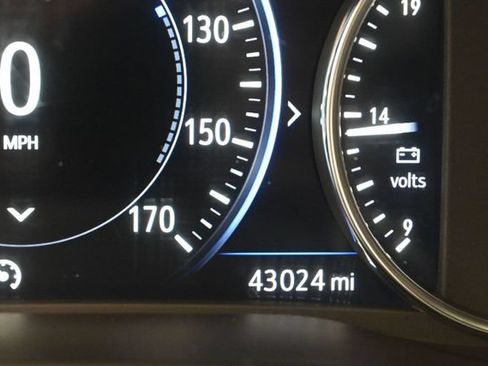 Used 2024 Buick Enclave Premium FWD image 34
