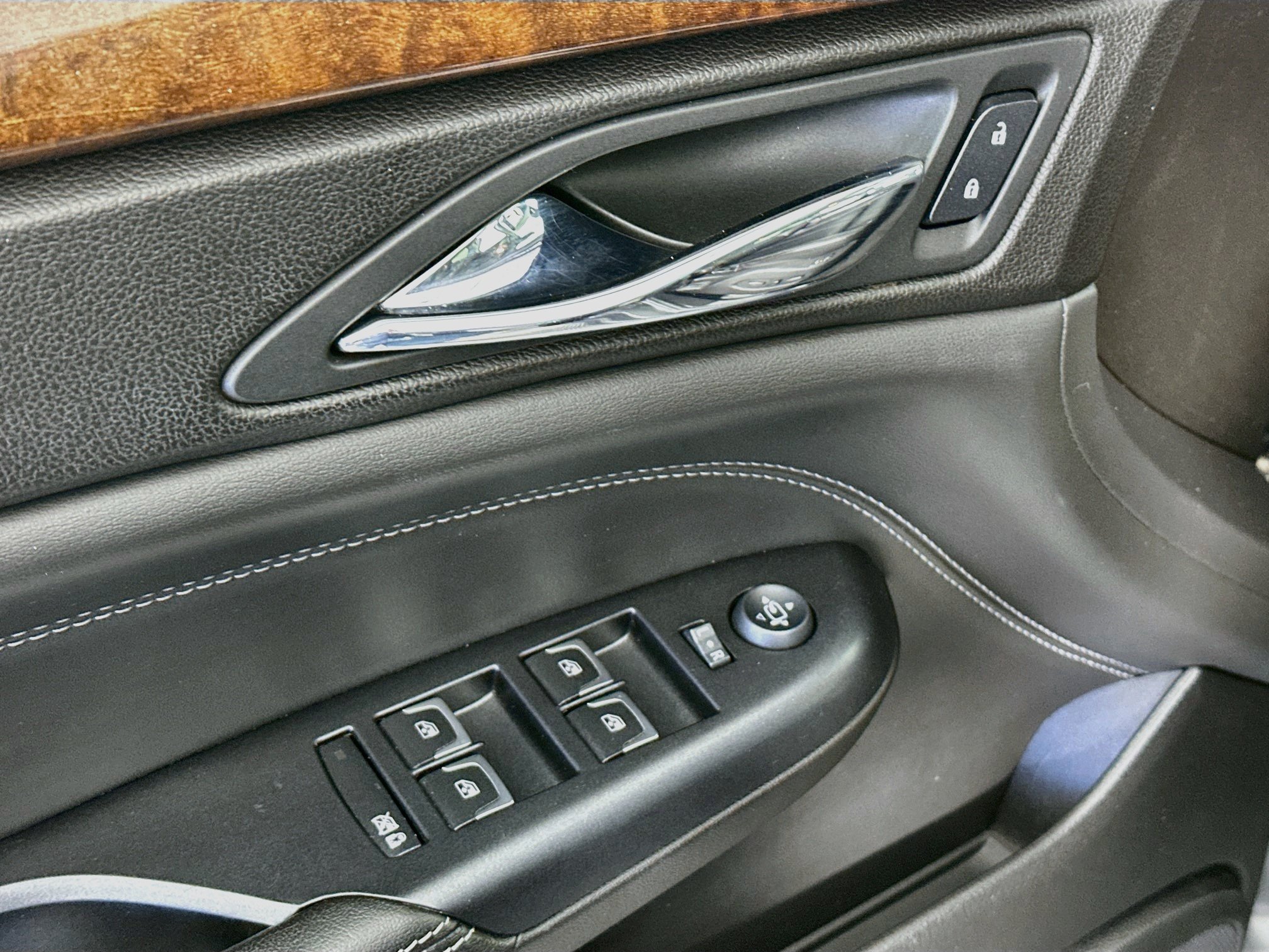 Used 2014 Cadillac SRX Luxury w/ Driver Awareness Package FWD image 15