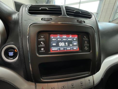Used 2020 Dodge Journey SE w/ SE Popular Equipment Group FWD image 17