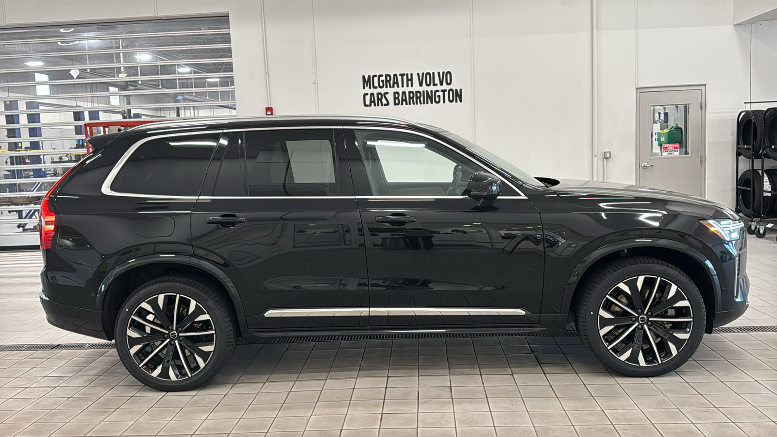New 2026 Volvo XC90 T8 Plus w/ Protection Package AWD/4WD image 4
