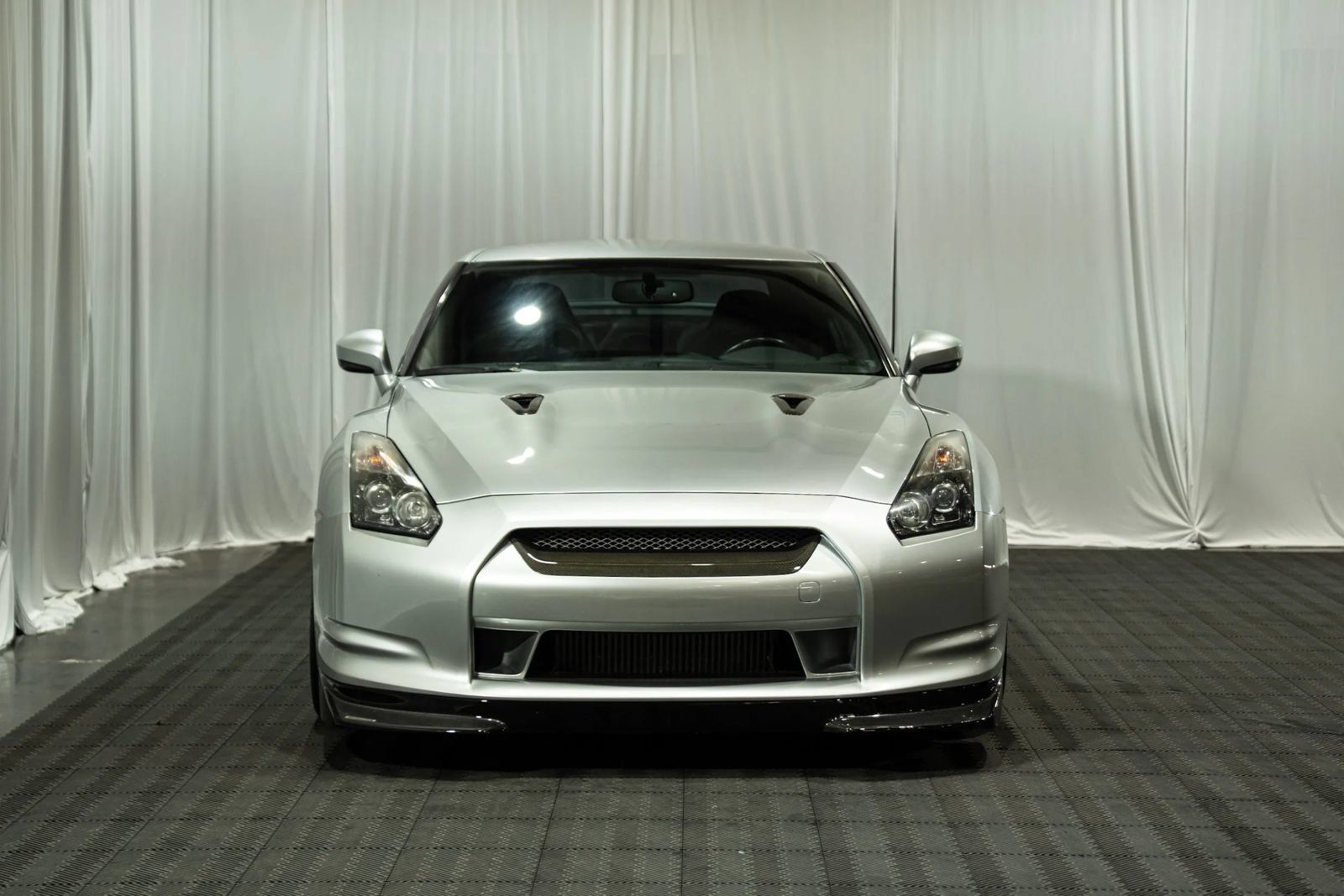 Used 2009 Nissan GT-R Premium AWD/4WD image 3