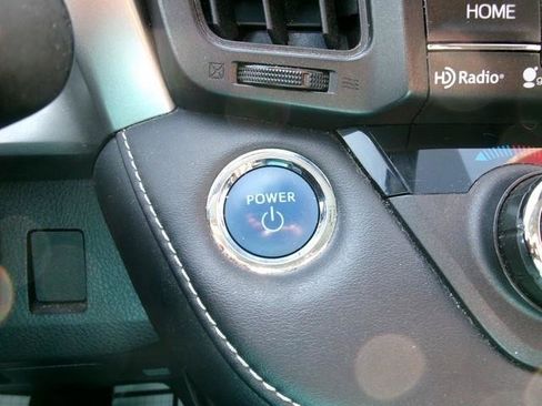 Used 2017 Toyota RAV4 XLE w/ Carpet Mat Package AWD/4WD image 15