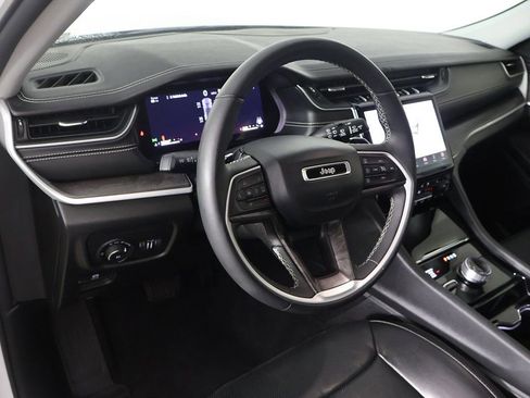 Used 2023 Jeep Grand Cherokee Limited w/ Luxury Tech Group II AWD/4WD image 29