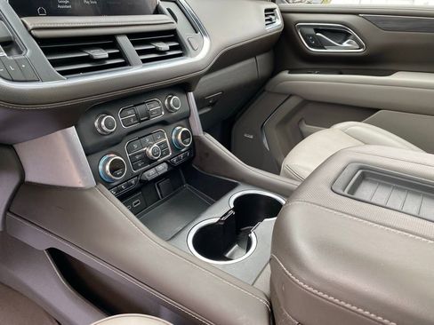 Used 2023 GMC Yukon SLT w/ SLT Premium Package image 13