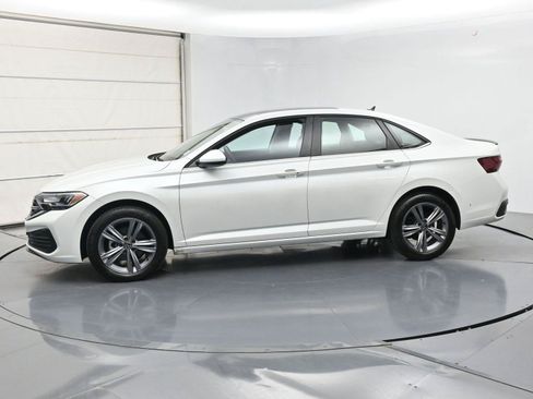 Used 2023 Volkswagen Jetta SE w/ Panoramic Sunroof Package FWD image 22