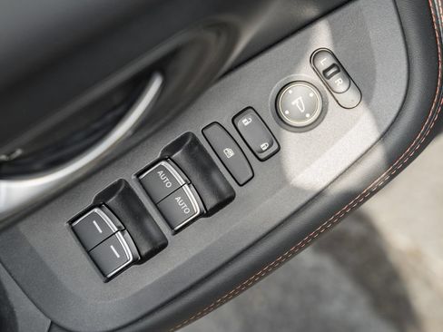Used 2025 Honda HR-V Sport image 33