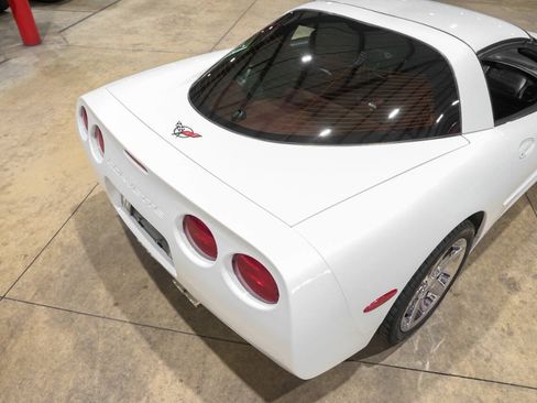 Used 1998 Chevrolet Corvette Coupe w/ Memory Pkg RWD image 20